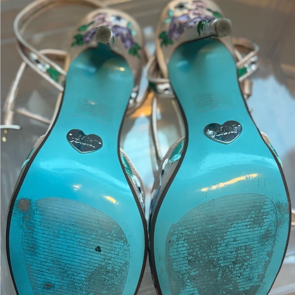 Betsey Johnson Cream and Purple Embroidered Heels - Picture 5 of 8